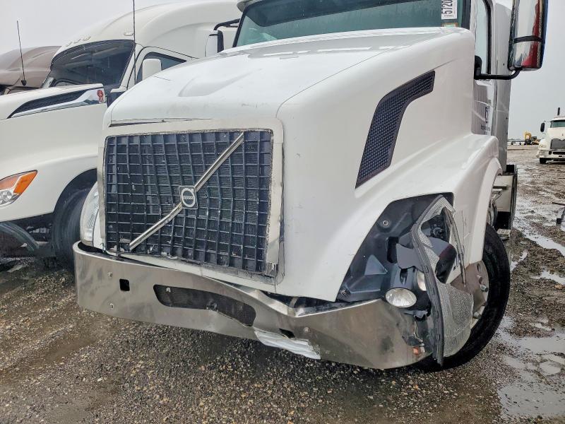 2007 Volvo Vnl მანქანა იყიდება აუქციონზე, vin: 4V4NC9GHX7N423781, აუქციონის ნომერი: 57200986