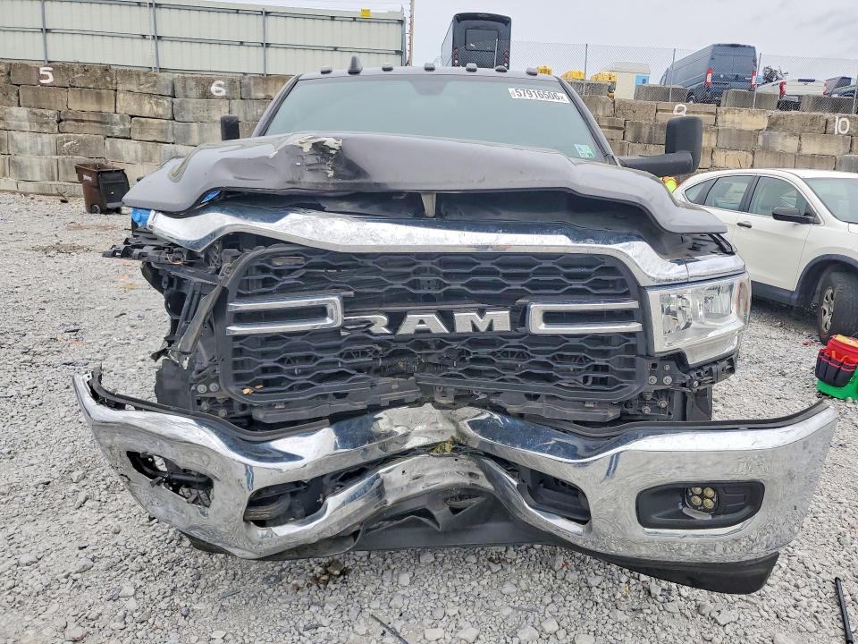 57916506 :رقم المزاد ، 3C6UR5CL6NG221168 vin ، 2022 Ram 2500 مزاد بيع