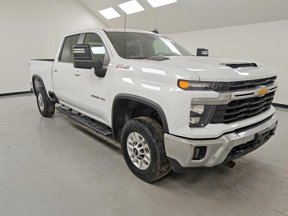 Продажа на аукционе авто 2024 Chevrolet Silverado, vin: 2GC4YNE72R1117545, номер лота: 55496446