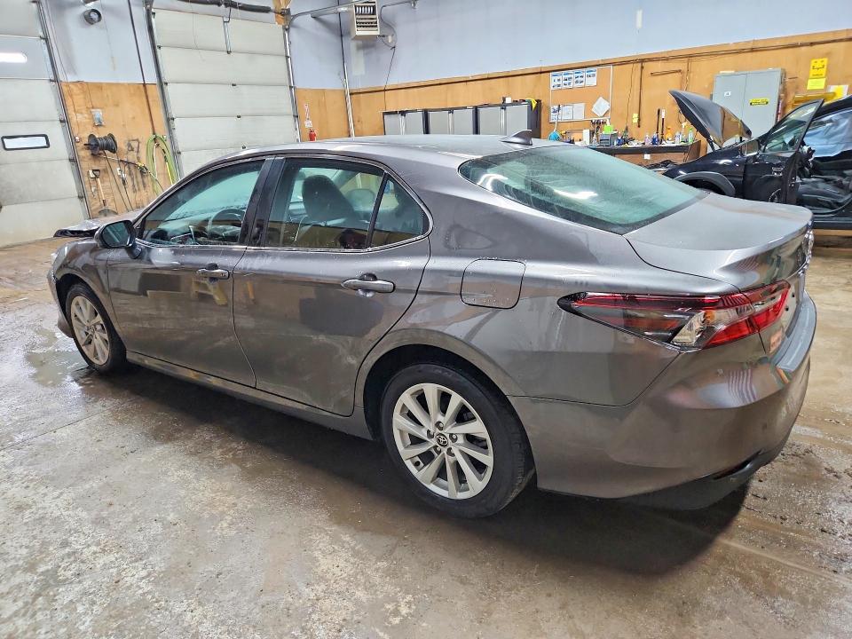 2022 Toyota Camry მანქანა იყიდება აუქციონზე, vin: 4T1C11AK8NU682881, აუქციონის ნომერი: 58692006