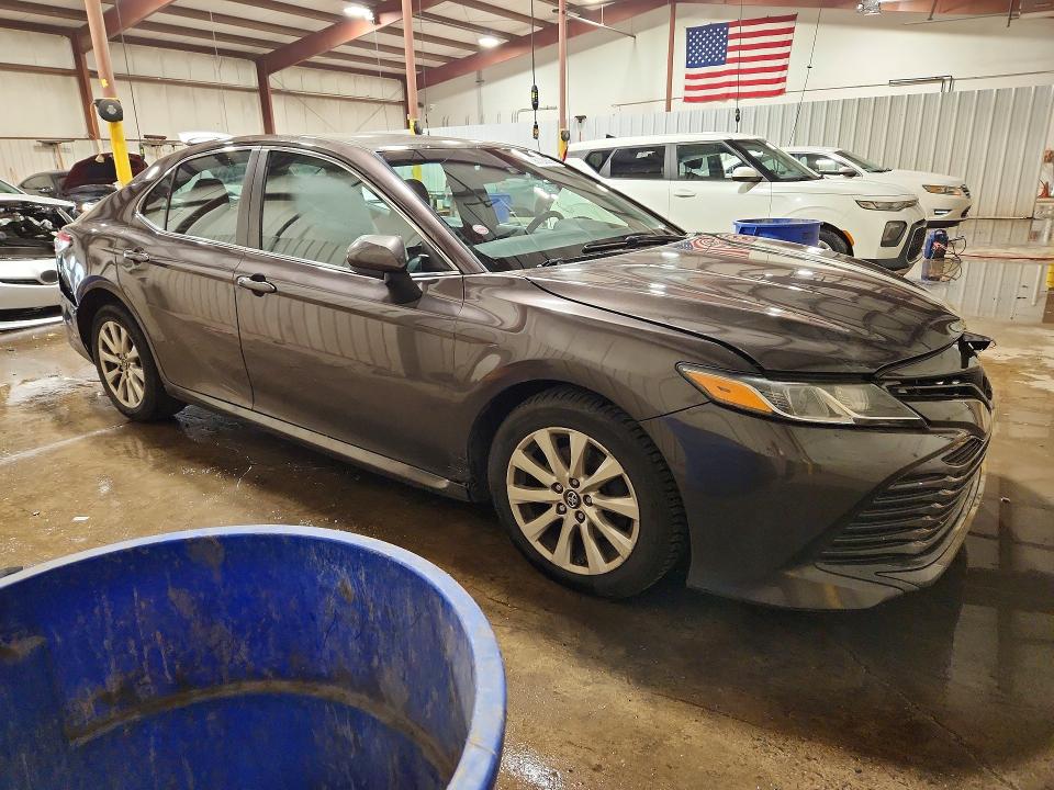 Продаж на аукціоні авто 2018 Toyota Camry, vin: 4T1B11HK3JU008276, номер лоту: 56700606
