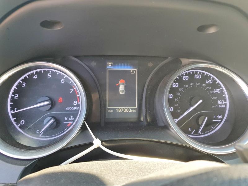 58267846 :رقم المزاد ، 4T1B11HK6JU649227 vin ، 2018 Toyota Camry مزاد بيع