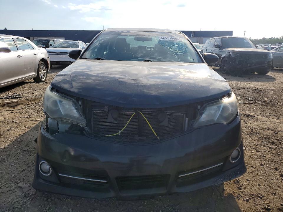 56151026 :رقم المزاد ، 4T1BF1FK7EU451010 vin ، 2014 Toyota Camry مزاد بيع