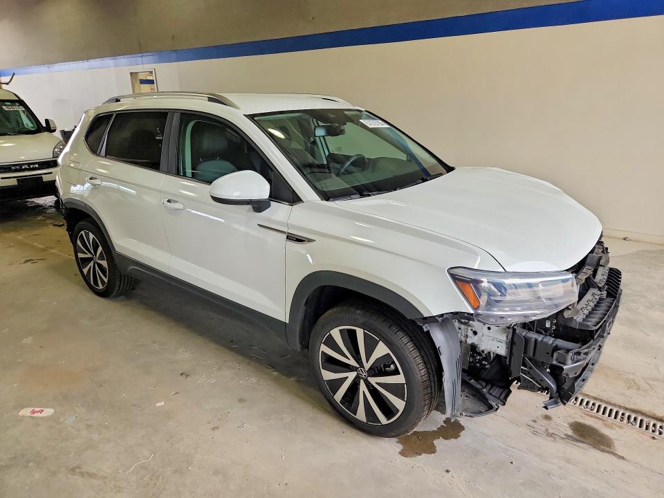 57079796 :رقم المزاد ، 3VVSX7B2XNM014859 vin ، 2022 Volkswagen Taos مزاد بيع