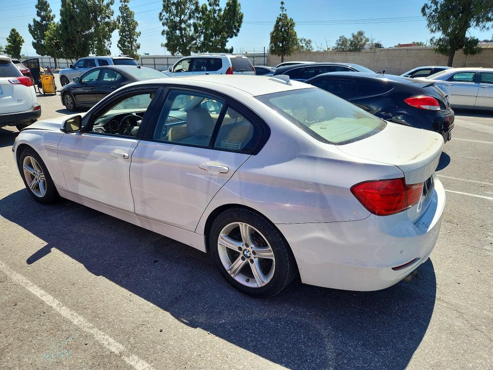 2015 Bmw 3 Series 320i Xdrive მანქანა იყიდება აუქციონზე, vin: WBA3C1C56FK122549, აუქციონის ნომერი: 57405096