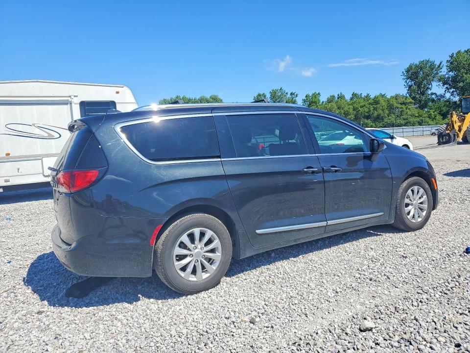 57656856 :رقم المزاد ، 2C4RC1EG9JR228497 vin ، 2018 Chrysler Pacifica مزاد بيع
