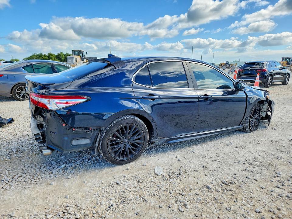 57520196 :رقم المزاد ، 4T1G11AK1LU929575 vin ، 2020 Toyota Camry مزاد بيع