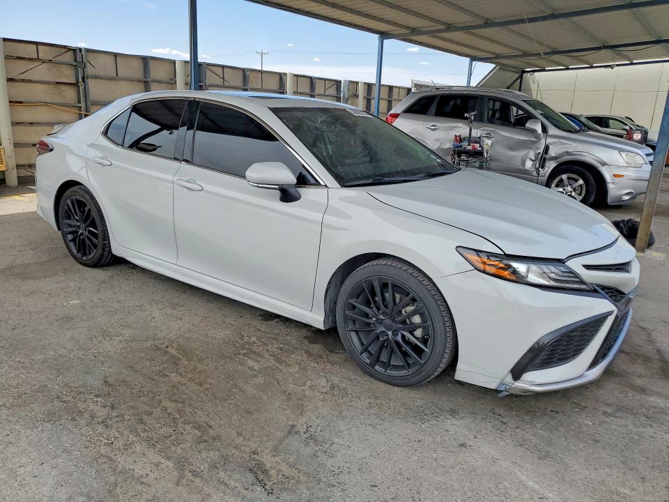 56068196 :رقم المزاد ، 4T1K31AK6NU033201 vin ، 2022 Toyota Camry مزاد بيع
