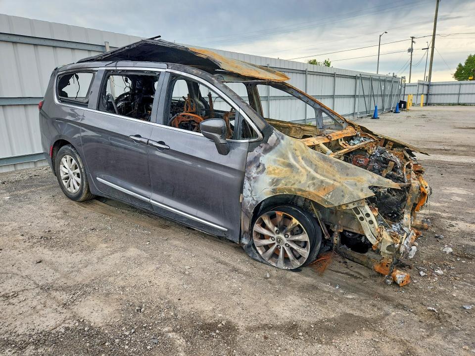 58394746 :رقم المزاد ، 2C4RC1BG7HR598359 vin ، 2017 Chrysler Pacifica مزاد بيع