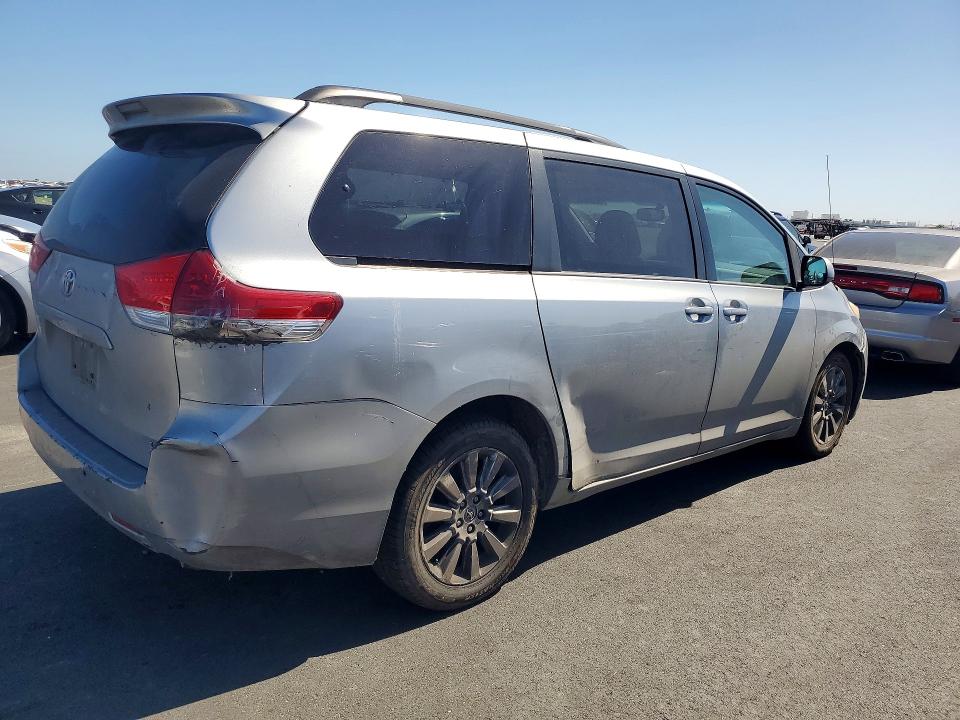 Продаж на аукціоні авто 2014 Toyota Sienna, vin: 5TDJK3DCXES077807, номер лоту: 59373116