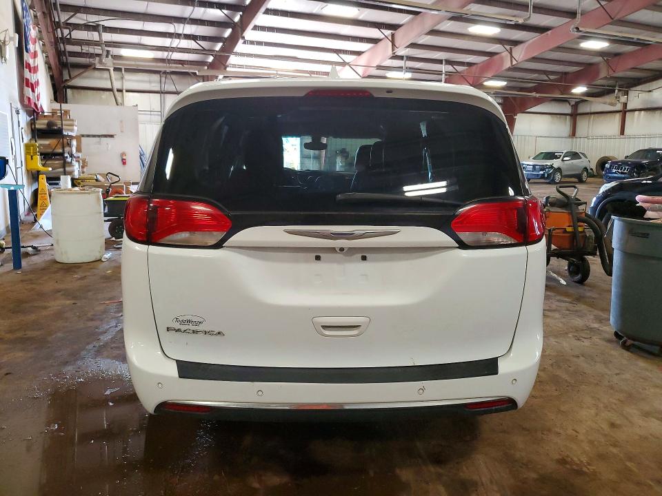 56407016 :رقم المزاد ، 2C4RC1BG4HR823451 vin ، 2017 Chrysler Pacifica مزاد بيع