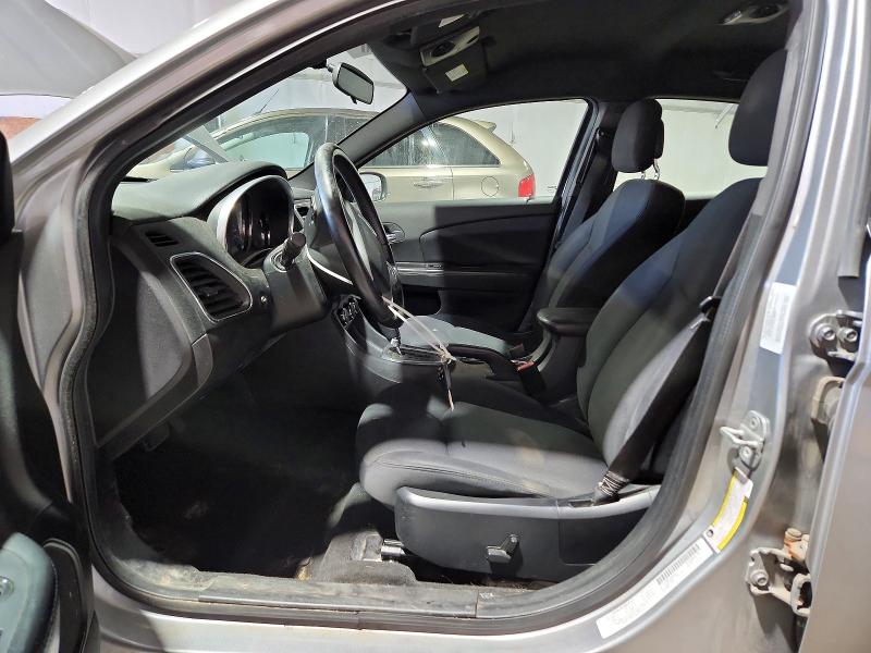 57047226 :رقم المزاد ، 1C3CCBBB1DN654923 vin ، 2013 Chrysler 200 مزاد بيع