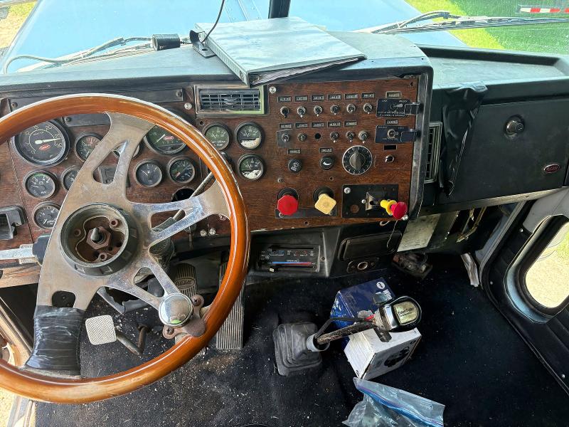 1993 Peterbilt 379 მანქანა იყიდება აუქციონზე, vin: 1XP5DB9X9PD322479, აუქციონის ნომერი: 56130966