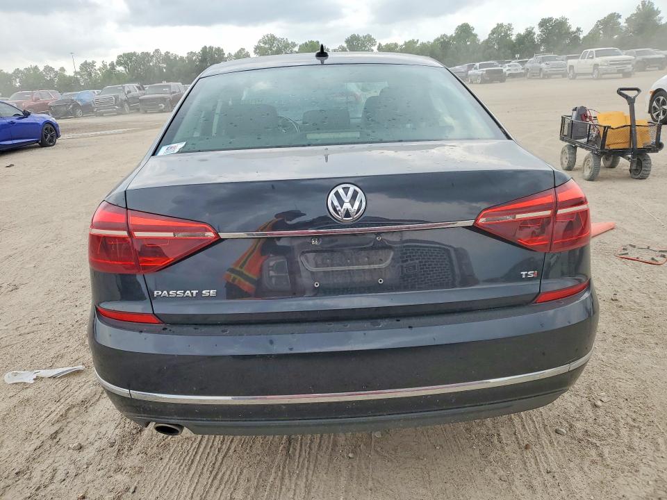 57713366 :رقم المزاد ، 1VWBT7A33HC015536 vin ، 2017 Volkswagen Passat مزاد بيع