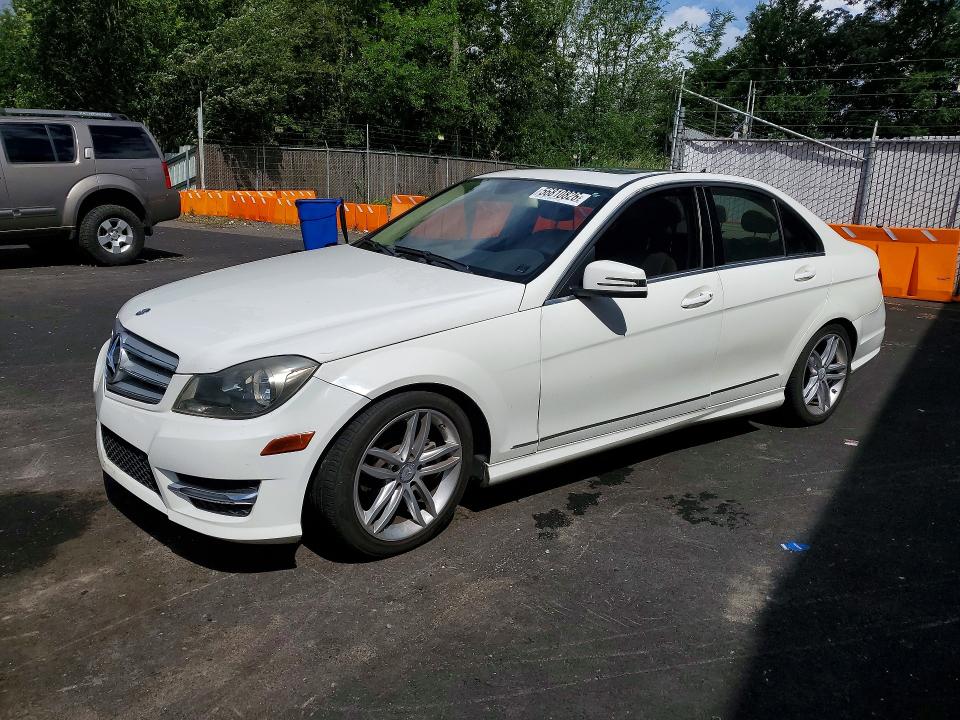 2013 Mercedes-benz C მანქანა იყიდება აუქციონზე, vin: WDDGF4HB9DR249172, აუქციონის ნომერი: 56810826