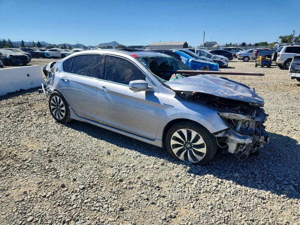 57551906 :رقم المزاد ، JHMCR6F72HC010693 vin ، 2017 Honda Accord مزاد بيع
