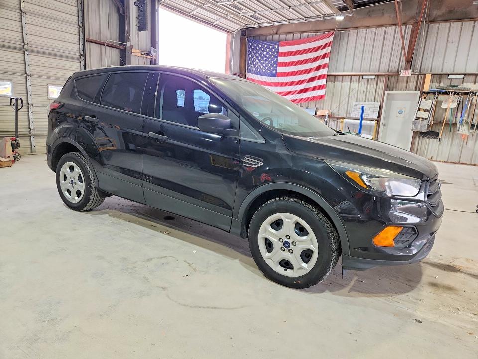 56352916 :رقم المزاد ، 1FMCU0F7XJUA28299 vin ، 2018 Ford Escape مزاد بيع