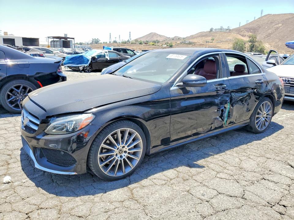 58139826 :رقم المزاد ، WDDWF4JB2JR405215 vin ، 2018 Mercedes-benz C مزاد بيع