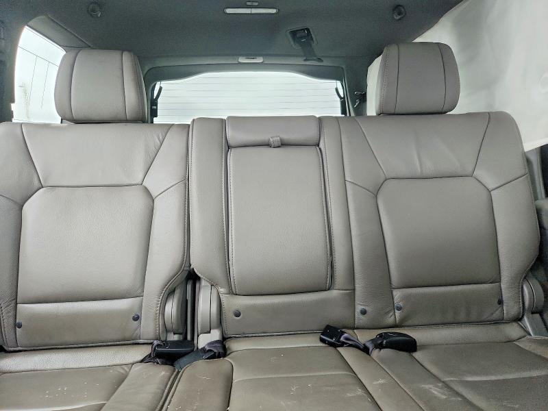 55521756 :رقم المزاد ، 5FNYF4H58FB010990 vin ، 2015 Honda Pilot مزاد بيع