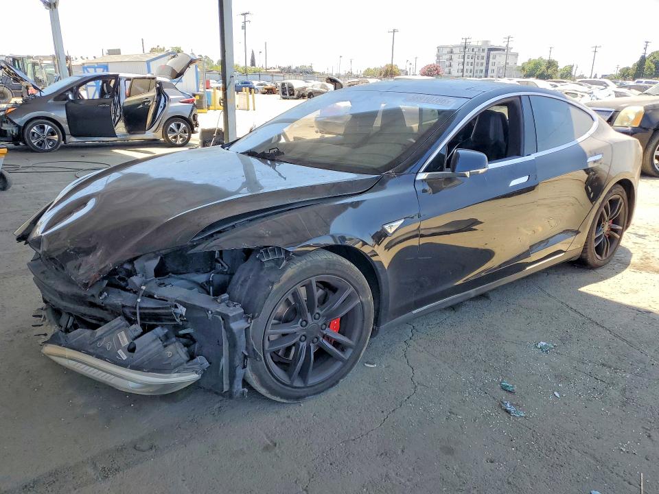 Auction sale of the 2015 Tesla Model S, vin: 5YJSA1H40FF086875, lot number: 58910786