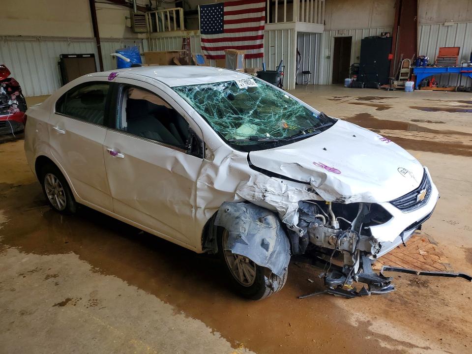 57166926 :رقم المزاد ، 1G1JD5SH1J4117825 vin ، 2018 Chevrolet Sonic مزاد بيع
