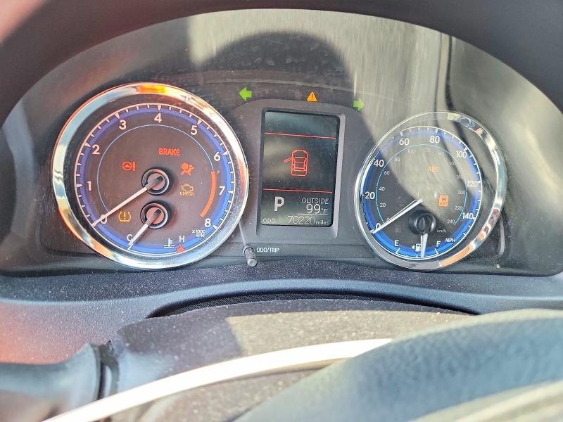 55781236 :رقم المزاد ، 2T1BURHE7JC991626 vin ، 2018 Toyota Corolla مزاد بيع