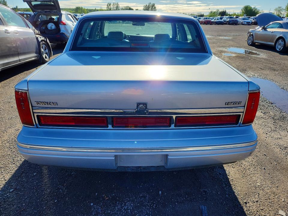 1996 Lincoln Town Car მანქანა იყიდება აუქციონზე, vin: 1LNLM82W6TY721605, აუქციონის ნომერი: 56609916