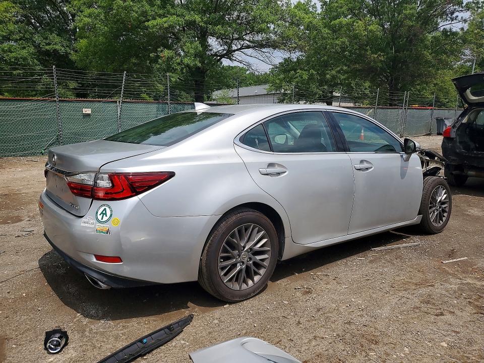 58880226 :رقم المزاد ، 58ABK1GG1JU100652 vin ، 2018 Lexus Es مزاد بيع