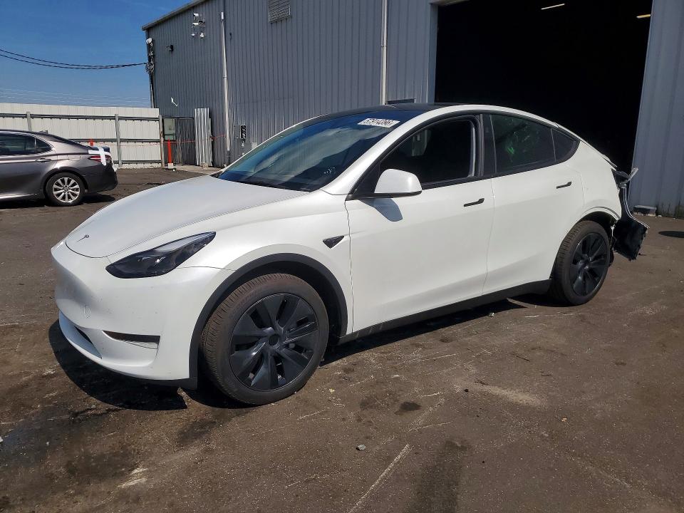 Продаж на аукціоні авто 2024 Tesla Model Y, vin: 7SAYGDED8RA323132, номер лоту: 57914396