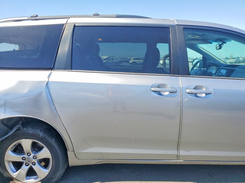 85453505 :رقم المزاد ، 5TDKK3DC2DS355621 vin ، 2013 Toyota Sienna مزاد بيع