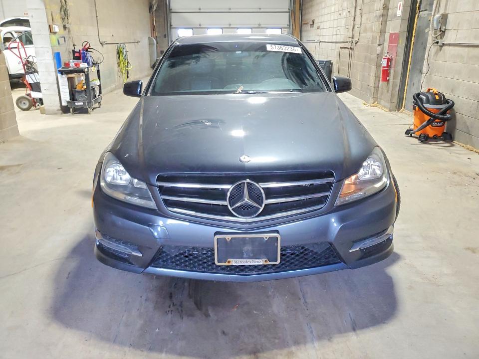 2014 Mercedes-benz C მანქანა იყიდება აუქციონზე, vin: WDDGF8AB6EG217035, აუქციონის ნომერი: 57363236