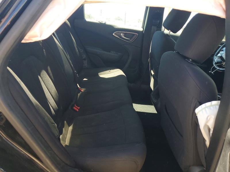 58654186 :رقم المزاد ، 1C3CCCAB8FN666402 vin ، 2015 Chrysler 200 مزاد بيع