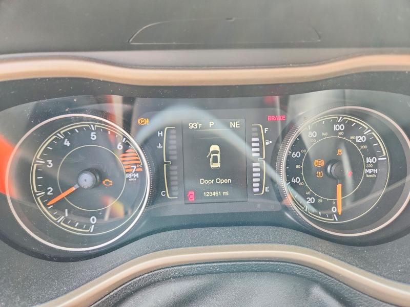 55703776 :رقم المزاد ، 1C4PJLCB3JD574404 vin ، 2018 Jeep Cherokee مزاد بيع