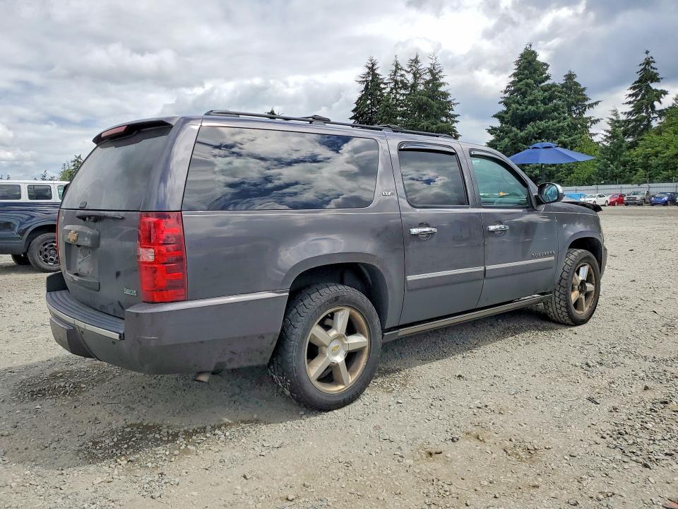 2010 Chevrolet Suburban მანქანა იყიდება აუქციონზე, vin: 1GNUKKE33AR252081, აუქციონის ნომერი: 58547836