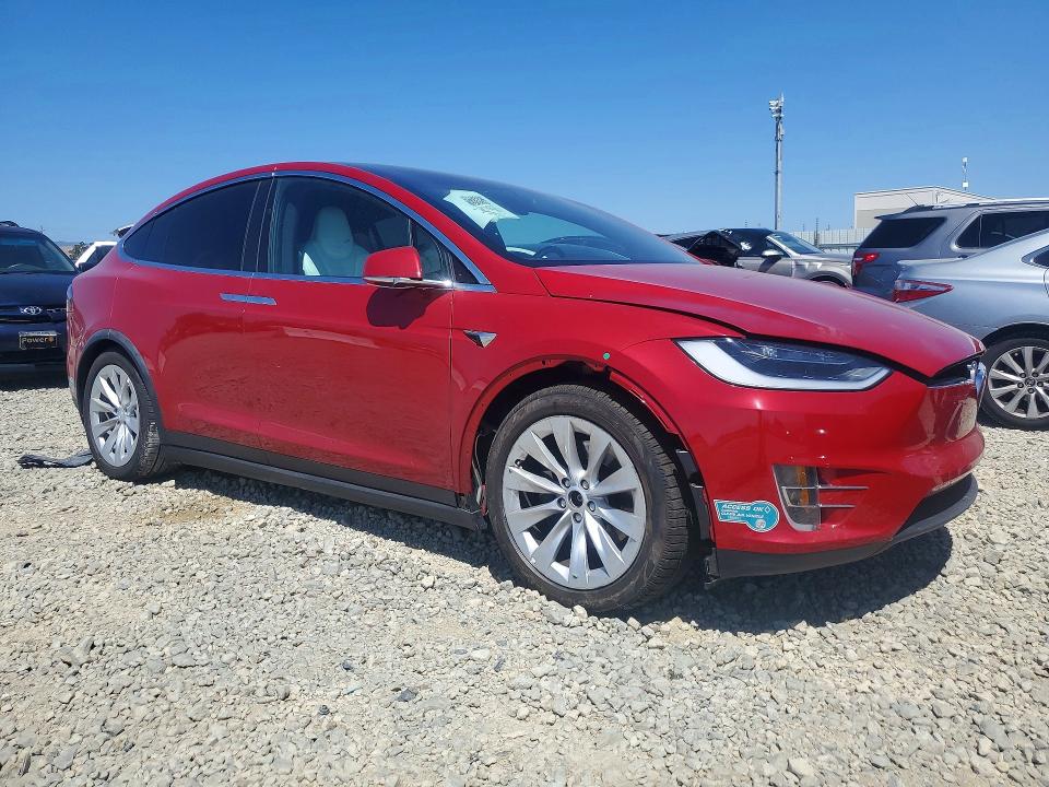 56098256 :رقم المزاد ، 5YJXCAE22KF162402 vin ، 2019 Tesla Model X مزاد بيع