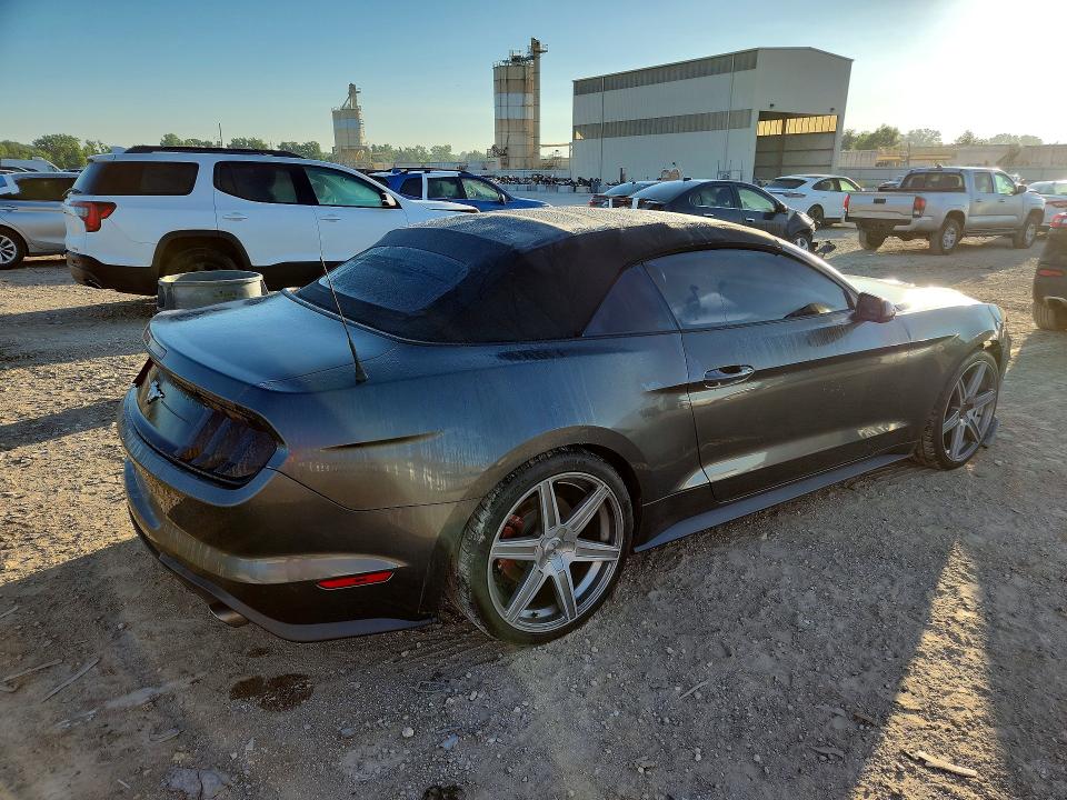 58300876 :رقم المزاد ، 1FATP8UH7J5109007 vin ، 2018 Ford Mustang مزاد بيع