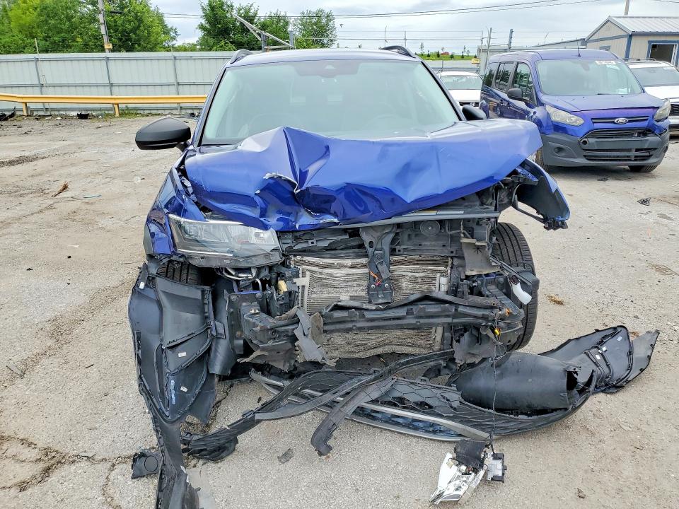 58779826 :رقم المزاد ، 3VVMX7B22NM023046 vin ، 2022 Volkswagen Taos مزاد بيع