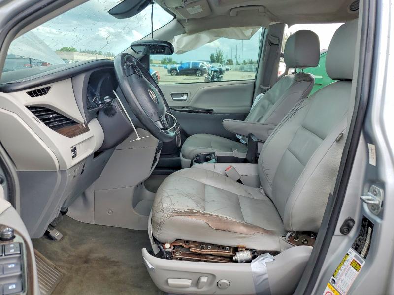55342036 :رقم المزاد ، 5TDYZ3DC0KS974561 vin ، 2019 Toyota Sienna مزاد بيع