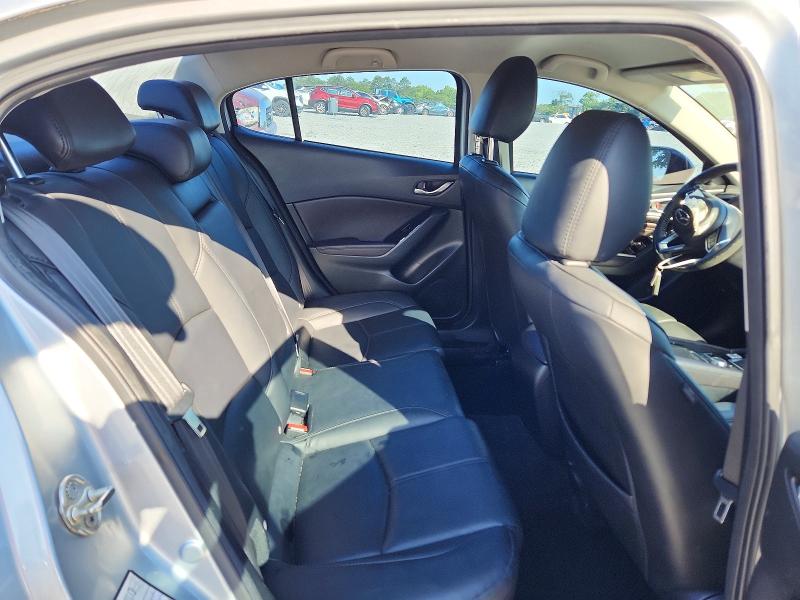 55676416 :رقم المزاد ، 3MZBN1V37JM200713 vin ، 2018 Mazda 3 مزاد بيع