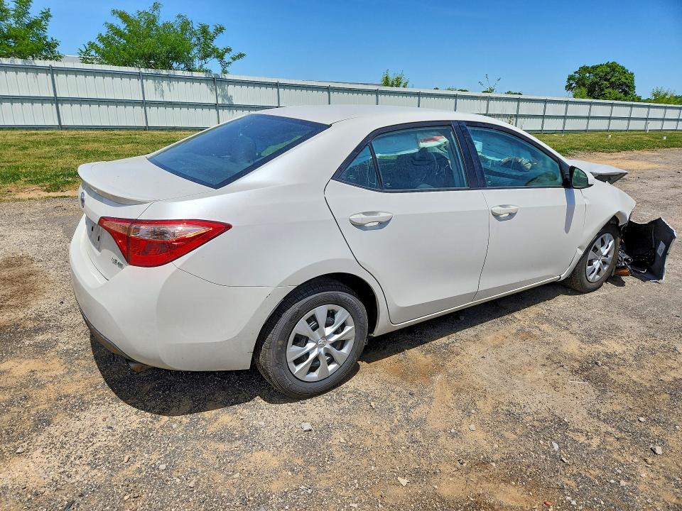 55792486 :رقم المزاد ، 5YFBPRHE1HP731160 vin ، 2017 Toyota Corolla مزاد بيع