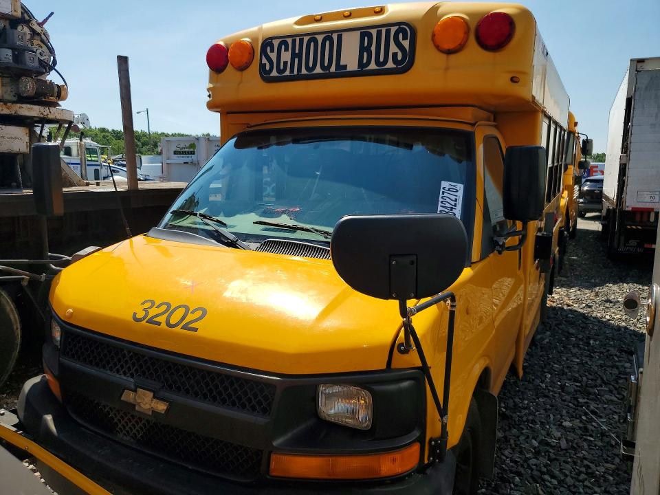 58842276 :رقم المزاد ، 1GB0G2BA4B1102979 vin ، 2011 Chev Bus مزاد بيع
