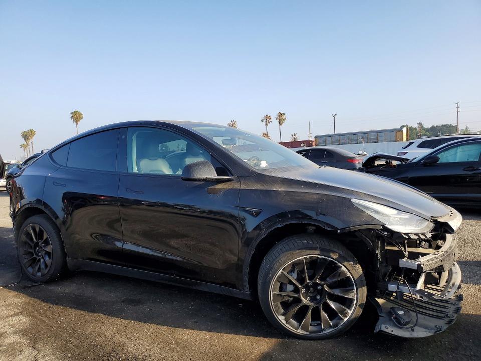 56279076 :رقم المزاد ، 5YJYGDEE5MF141485 vin ، 2021 Tesla Model Y مزاد بيع