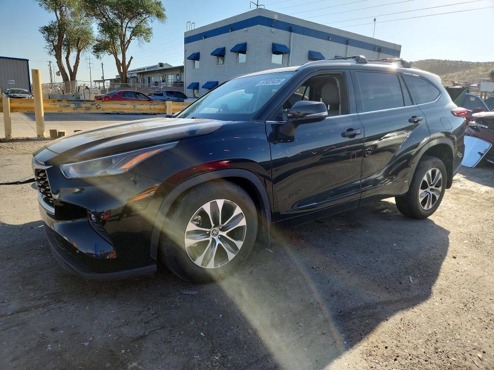 Продажа на аукционе авто 2022 Toyota Highlander, vin: 5TDHZRBH1NS245443, номер лота: 57923426