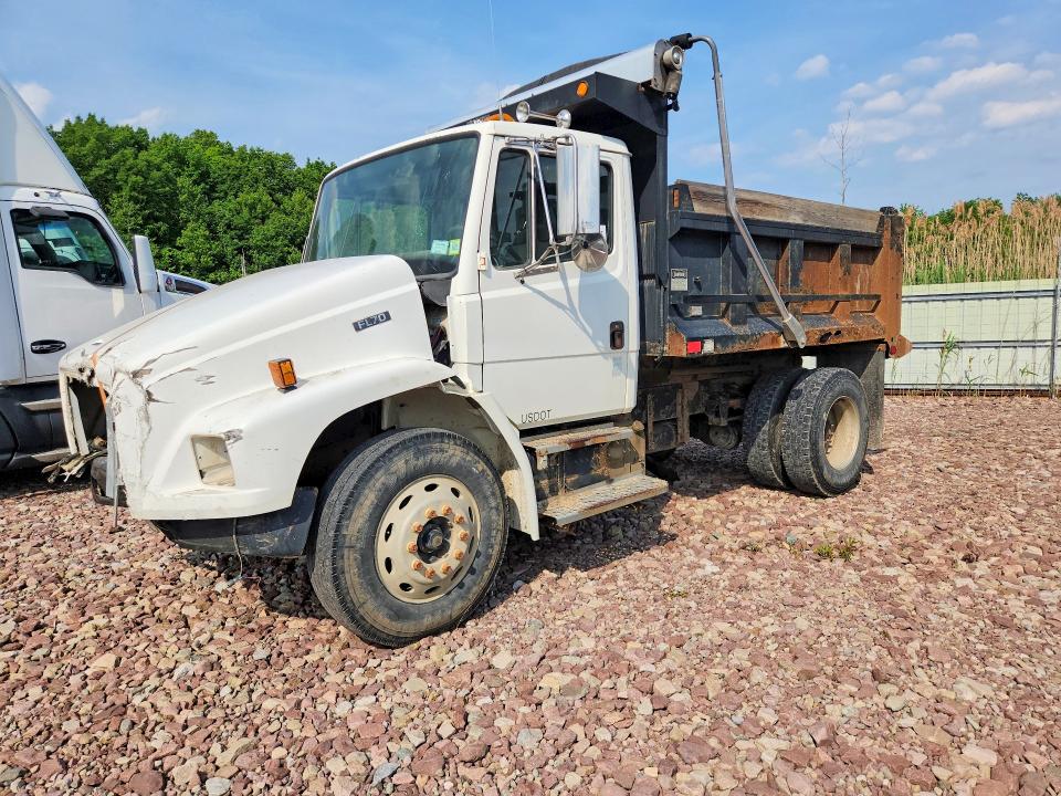 55749636 :رقم المزاد ، 1FUBBTAK92HJ77776 vin ، 2002 Freightliner F70 مزاد بيع