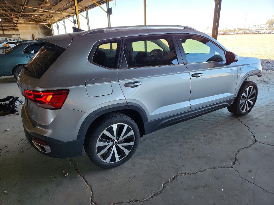 59009836 :رقم المزاد ، 3VVEX7B2XPM372639 vin ، 2023 Volkswagen Taos مزاد بيع