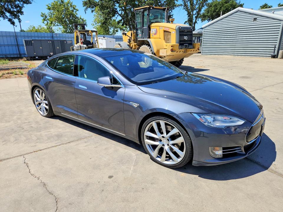 Продаж на аукціоні авто 2015 Tesla Model S, vin: 5YJSA1E29FF119696, номер лоту: 56567976