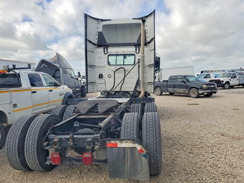 64266766 :رقم المزاد ، 4V4WC9DH5LN258340 vin ، 2020 Volvo Vnr مزاد بيع