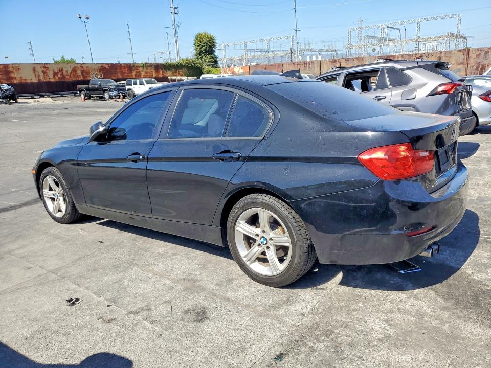56669786 :رقم المزاد ، WBA3A5C52DF602784 vin ، 2013 Bmw 328 مزاد بيع