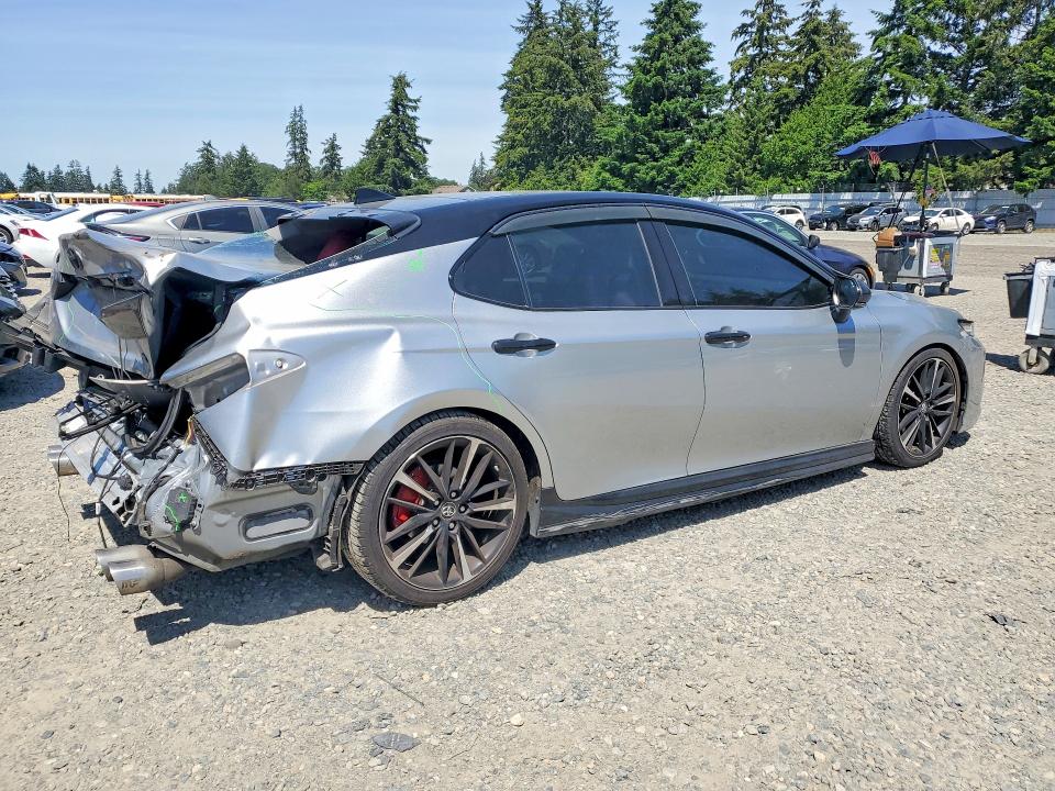 55522206 :رقم المزاد ، 4T1BZ1HK4JU015617 vin ، 2018 Toyota Camry مزاد بيع