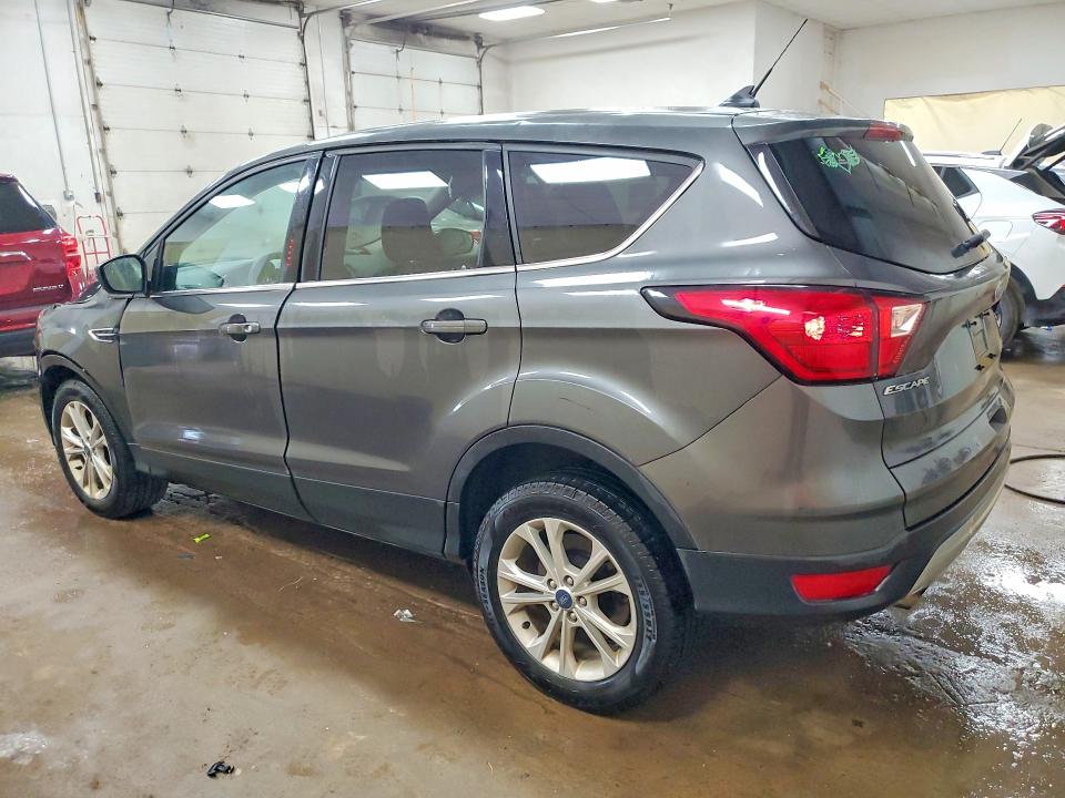 57199966 :رقم المزاد ، 1FMCU9GD5KUB82123 vin ، 2019 Ford Escape مزاد بيع